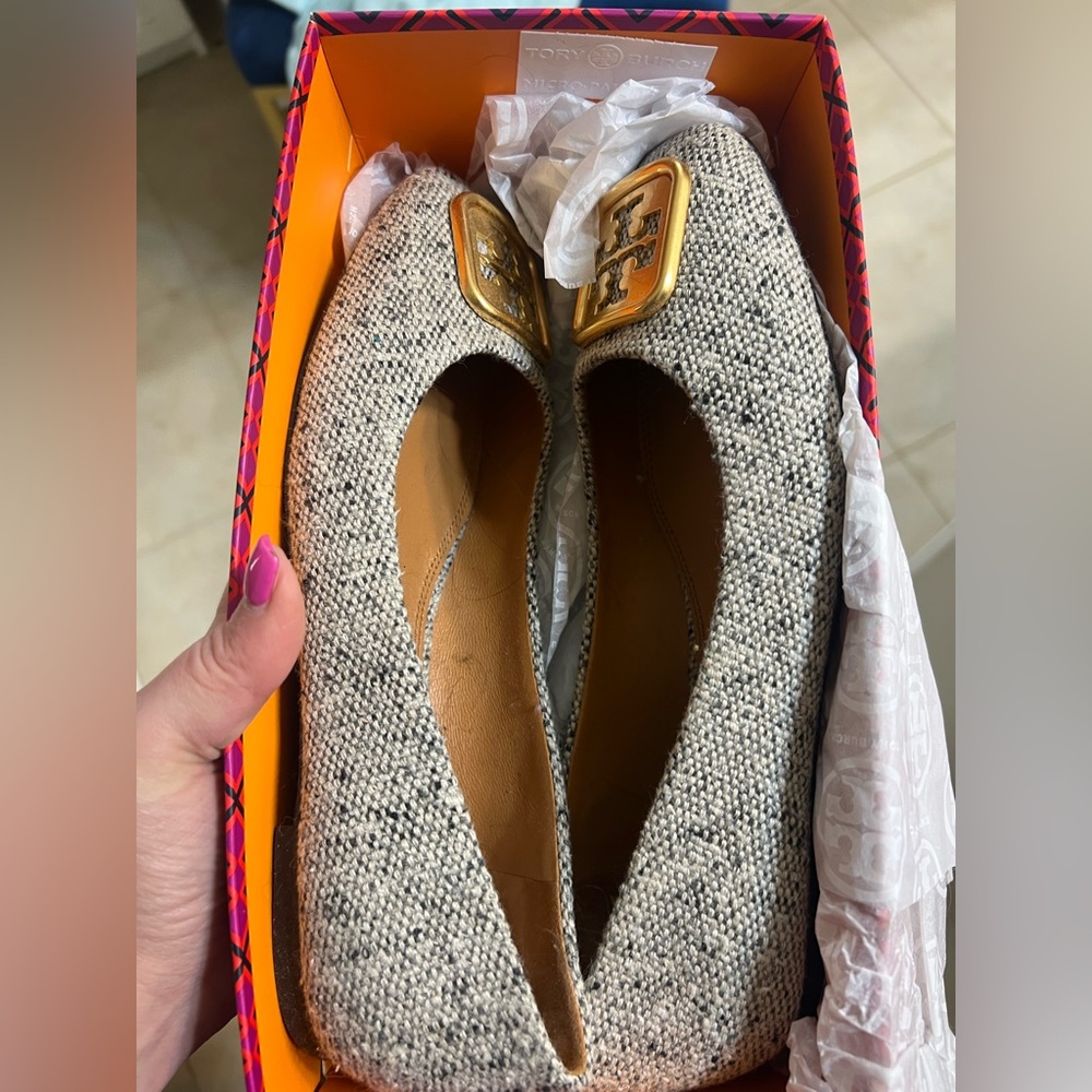 Never worn Tory Burch flats